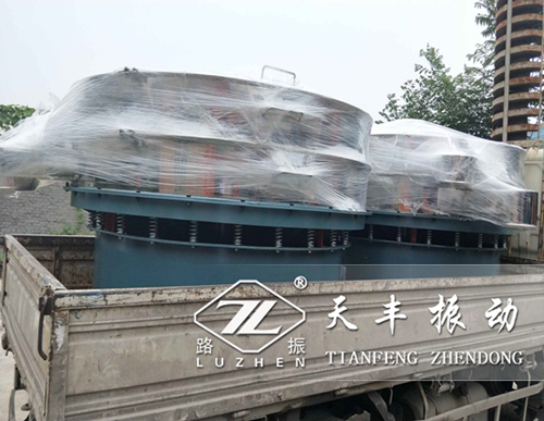 寧夏TS2000振動篩已發(fā)貨,丁經理請注意查收！